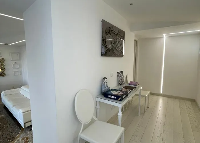 Stunning Flat In Medieval Tower-aquarium, Old Town Town, 7 Floor Beautiful View Genova