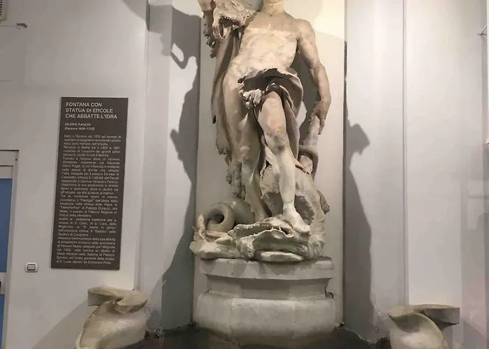 Stunning Flat In Medieval Tower-aquarium, Old Town Town, 7 Floor Beautiful View Genova